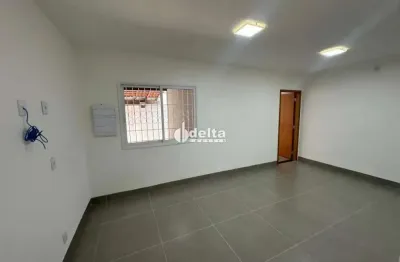 Casa residencial com 4 quartos sendo 1 suíte disponível para venda no bairro santa mônica em uberlândia-mg