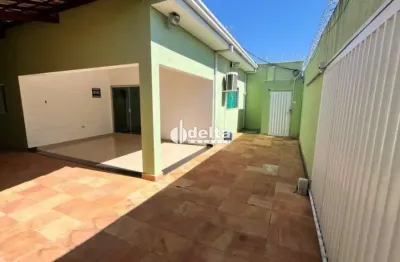 Casa residencial com 4 quartos sendo 3 suítes disponível para locação e venda no bairro alto umuarama em uberlândia - mg.
