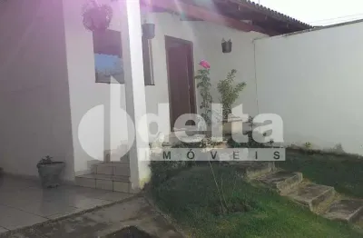 Casa residencial com 3 quartos sendo 1 suíte, disponível para locação no bairro tubalina em uberlândia-mg