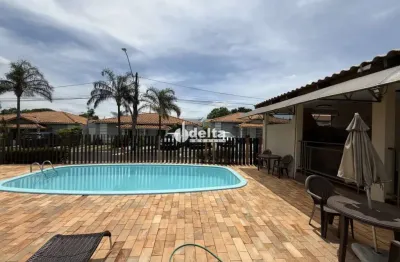 Casa em condomínio com 3 quartos sendo 1 suíte disponível para locação no bairro santa luzia em uberlândia-mg