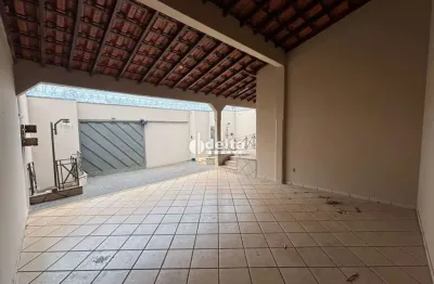 Casa residencial com 3 quartos 1 suíte disponível para locação no bairro tibery em uberlândia-mg