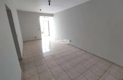 Apartamento com 3 quartos sendo 1 suíte, disponível para locação no bairro santa maria em uberlândia-mg