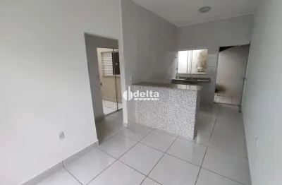 Casa com 2 quartos disponível para locação no bairro brasil em uberlândia-mg