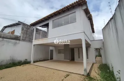 Casa residencial com 3 quartos sendo 1 suíte, disponível para locação no bairro santa mônica em uberlândia-mg