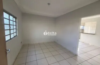 Casa residencial com 3 quartos com 1 suíte disponível para locação no bairro cidade jardim em uberlândia - mg.