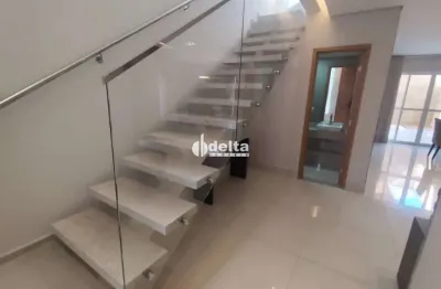 Casa em condomínio com 03 suites disponível para locação no bairro aclimação em uberlândia-mg