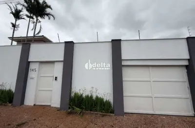 Casa residencial com 3 quartos sendo 1 suíte disponível para locação no bairro Jardim Karaíba em Uberlândia - MG.
