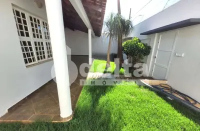 Casa residencial com 3 quartos sendo 1 suíte disponível para locação no bairro jardim karaíba em uberlândia - mg.
