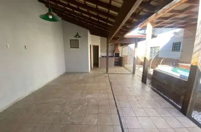 Casa residencial com 3 quartos sendo 2 suítes disponível para locação no bairro vigilato pereira em uberlândia - mg.