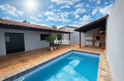 Casa residencial de 4 quartos sendo 2 suítes disponível para locação no bairro jardim karaíba em uberlândia-mg