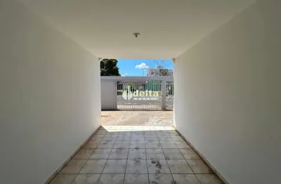 Casa residencial com 3 quartos disponível para locação no bairro tibery em uberlândia - mg.