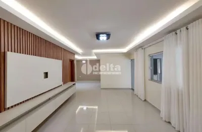 Casa com 03 quartos, sendo 01 suíte disponível para locação no bairro bosque dos buritis em uberlândia-mg