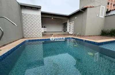 Casa residencial com 3 quartos sendo 1 suíte, disponível para locação no bairro martins em uberlândia-mg