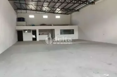 Galpão disponível para locação no bairro nossa senhora aparecida em uberlândia-mg.