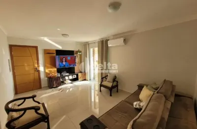 Apartamento com 3 quartos sendo 1 suíte, disponível para locação no bairro tibery em uberlândia-mg