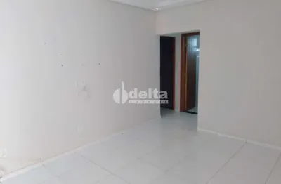 Apartamento com 2 quartos sendo 1 suíte, disponível para locação no bairro Daniel Fonseca em Uberlândia-MG