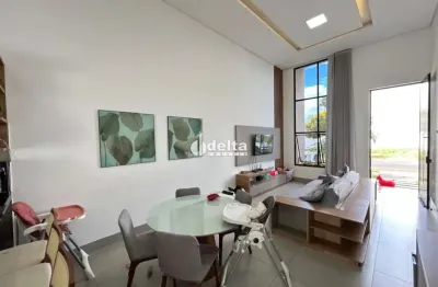 Casa em condomínio com 3 quartos sendo 3 suítes disponível para locação no bairro Grand Ville em Uberlândia-MG