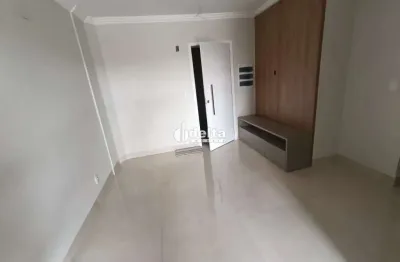 Apartamento com 2 quartos sendo 1 suíte, disponível para locação no bairro Santa Mônica em Uberlândia-MG