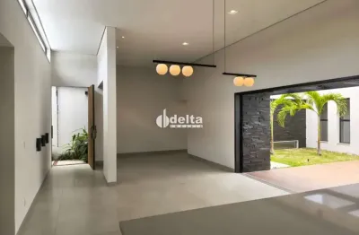 Casa em condomínio com 3 suítes, disponível para locação no bairro Lagoinha em Uberlândia-MG.