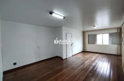 Apartamento com 3 quartos, disponível para locação no bairro Fundinho  em Uberlândia-MG