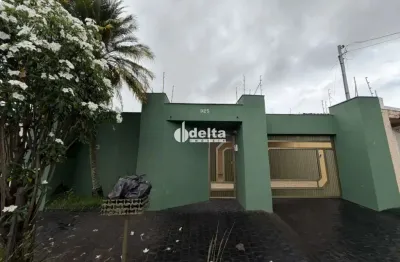 Casa com 3 quartos sendo 1 suítes disponível para locação no bairro Pampulha em Uberlândia-MG.