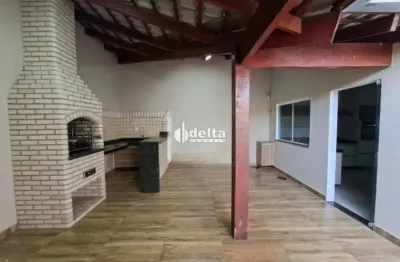 Casa residencial disponível para locação no bairro Jardim Patricia em Uberlândia-MG.