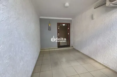 Casa mobiliada com 4 quartos sendo 2 suítes, disponível para locação no bairro Nossa Senhora Aparecida