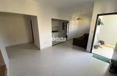 Casa residencial disponível para locação no bairro Marta Helena em Uberlândia-MG