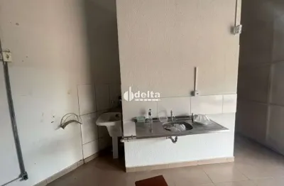 Loja disponível para locação no bairro Tubalina em Uberlândia-MG.