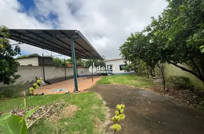 Galpão comercial disponível para locação no bairro Dona Zulmira em Uberlândia-MG