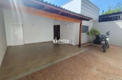 Casa residencial com 3 quartos 1 suíte disponível para locação no bairro Jardim Botanico em Uberlândia-MG.