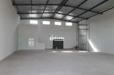 Galpão novo disponível para locação no bairro Osvaldo Rezende em Uberlândia-MG