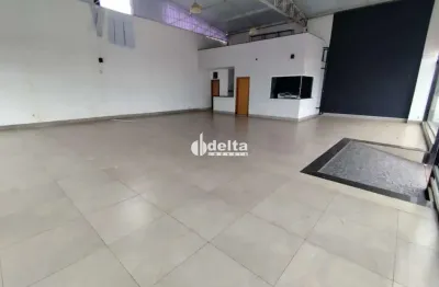 Loja disponível para locação no bairro Brasil em Uberlândia-MG.