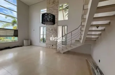 Casa em condomínio com 4 quartos sendo 3 suítes disponível para locação no bairro Nova Uberlândia em Uberlândia-MG