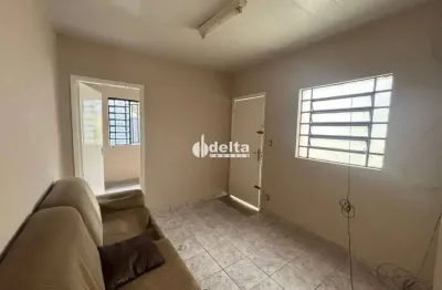 Casa residencial com 3 quartos disponível para Locação no bairro Saraiva em Uberlândia-MG