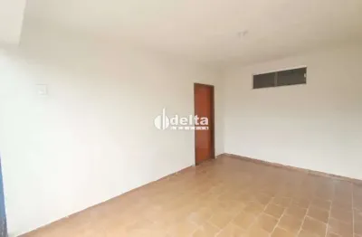 Casa residencial com 2 quartos disponível para locação no bairro Marta Helena em Uberlândia-MG