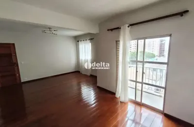 Apartamento com 3 quartos sendo 1 suíte disponível para locação no bairro Centro em Uberlândia-MG