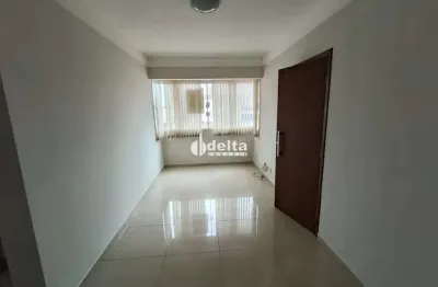 Apartamento com 2 quartos sendo 1 suíte disponível para locação no bairro Santa Mônica em Uberlândia-MG