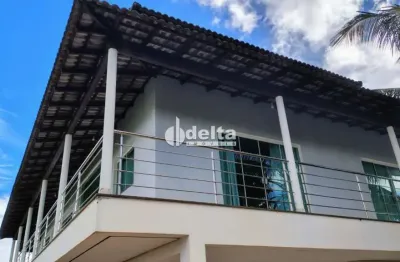 Casa com 7 quartos sendo 3 suítes residencial disponível para locação e venda no bairro Jardim Karaíba em Uberlândia-MG