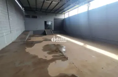 Galpão disponível para locação no bairro Nossa Senhora das Graças em Uberlândia-MG