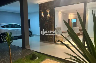 Casa com 3 quartos sendo 1 suíte disponível para locação no bairro Jardim Europa  em Uberlândia-MG