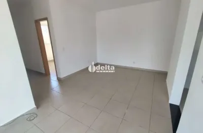 Apartamento com 2 quartos sendo 1 suíte, disponível para locação no bairro Copacabana em Uberlândia-MG