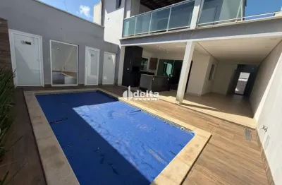 Casa residencial com 3 suítes disponível para locação no bairro Bosque dos Buritis em Uberlândia-MG