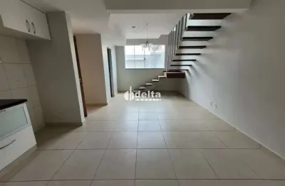 Casa residencial com 2 quartos sendo 1 suíte disponível para locação no bairro Lidice em Uberlândia-MG