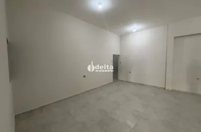 Loja disponível para locação no bairro Saraiva em Uberlândia-MG.