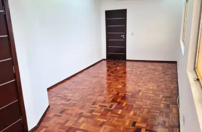 Excelente oportunidade, sala comercial toda reformada em área central.