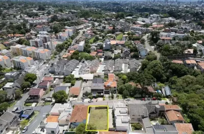 Excelente oportunidade para construir ou investir em um dos bairros mais valorizados de Curitiba.