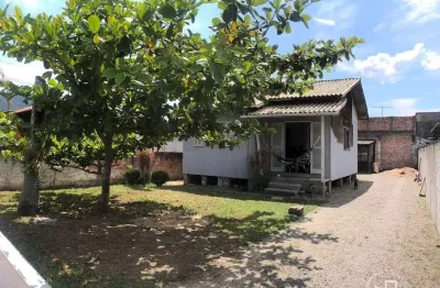 Casa com 3 quartos à venda na Rua José João Mateus, 385, São João (Margem Esquerda), Tubarão