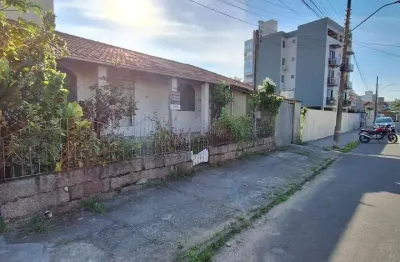 Casa à venda na Rua Tomaz João da Silva, 35, Centro, Tubarão