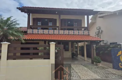 Casa em canto grande/mariscal, 252 mts2 a 50 mts da praia com 4 suites , espaço gourmet com jacuzzi